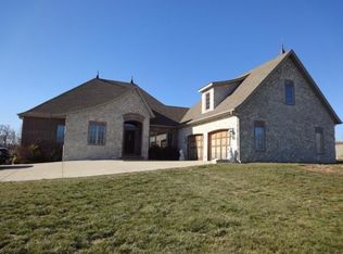 936 E Minnehaha Rd, Nixa, MO 65714