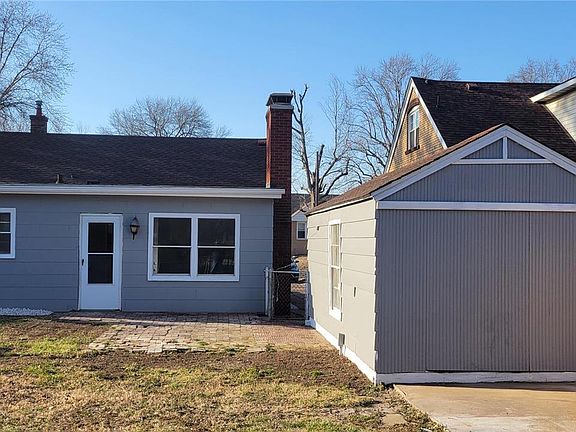 5th image of 2608 Benton St