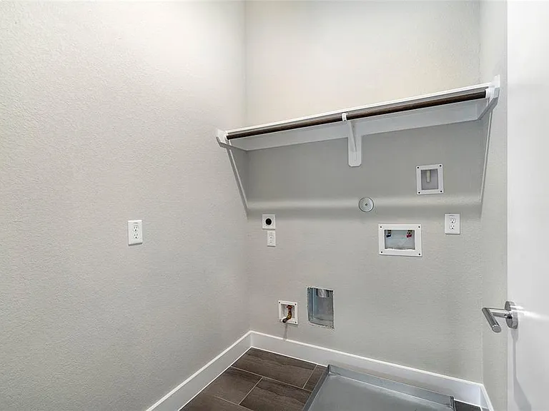 8411 Hempstead Rd #F — Photo 23