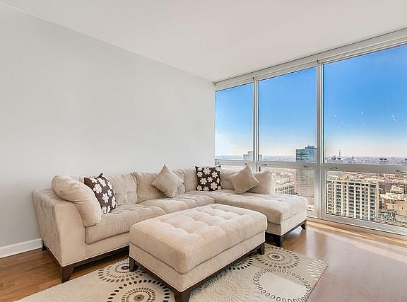 3rd image of 1901 S Calumet Ave #241O
