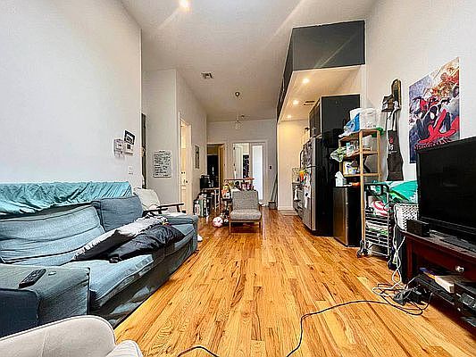 3rd image of 1178 Putnam Ave #3