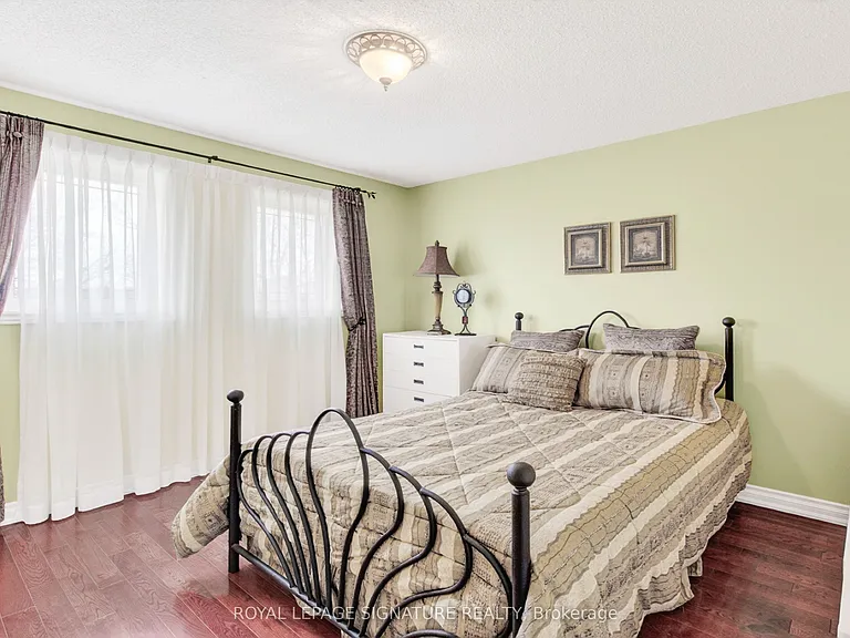 566 Huntington Ridge Dr — Photo 20