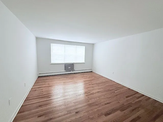 711 Farmington Ave — Photo 18