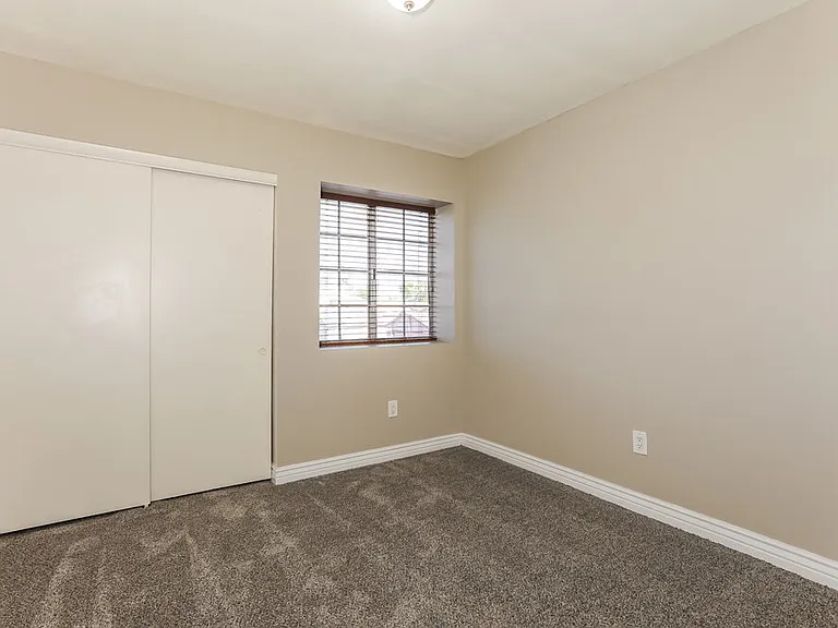 1915 S 39th St #7 — Photo 12