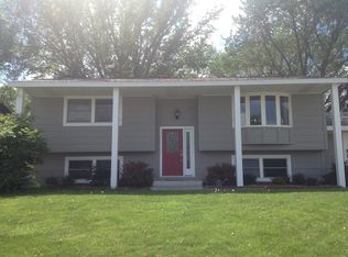 2705 Dale St N, Roseville, MN 55113