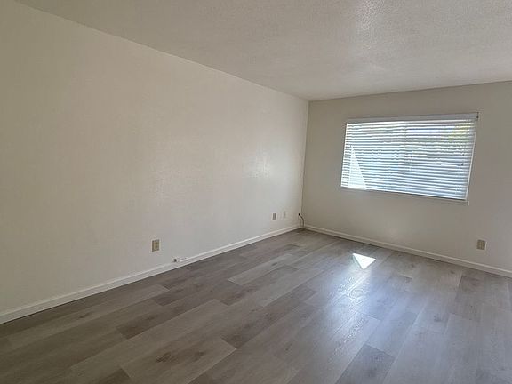3rd image of 101 Brookview St APT D