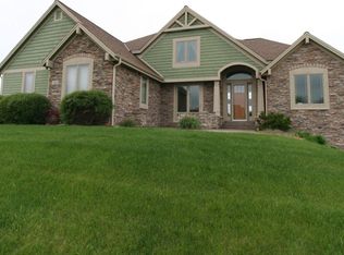 W270S3831 Heather Dr, Waukesha, WI 53189