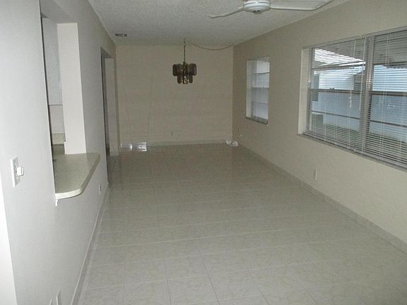 4th image of 1722 SW 19th Dr