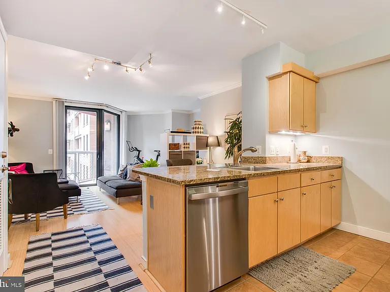 631 D St NW #638 — Photo 13
