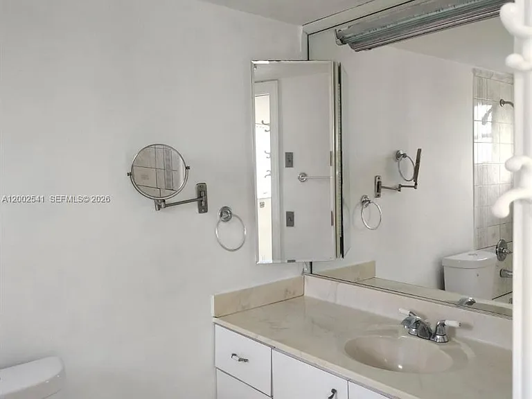 200 NE 12th Ave #1C — Photo 12