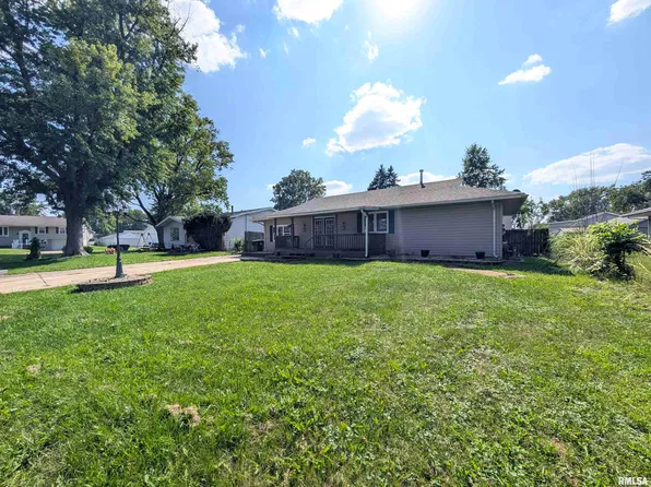 104 S Meadowview Ln, Washington, IL 61571