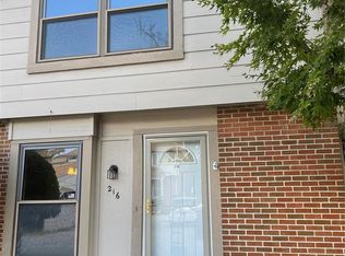 216 Carmel Woods Dr, Ballwin, MO 63021