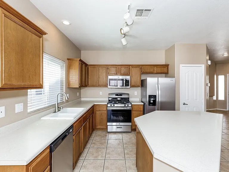 1128 Bistro Bay Ave — Photo 7