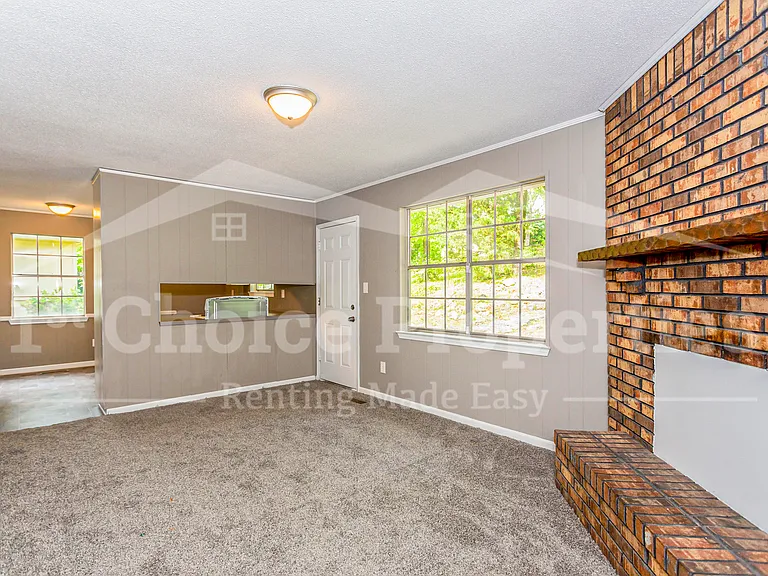 1421 Brewster Cir — Photo 11