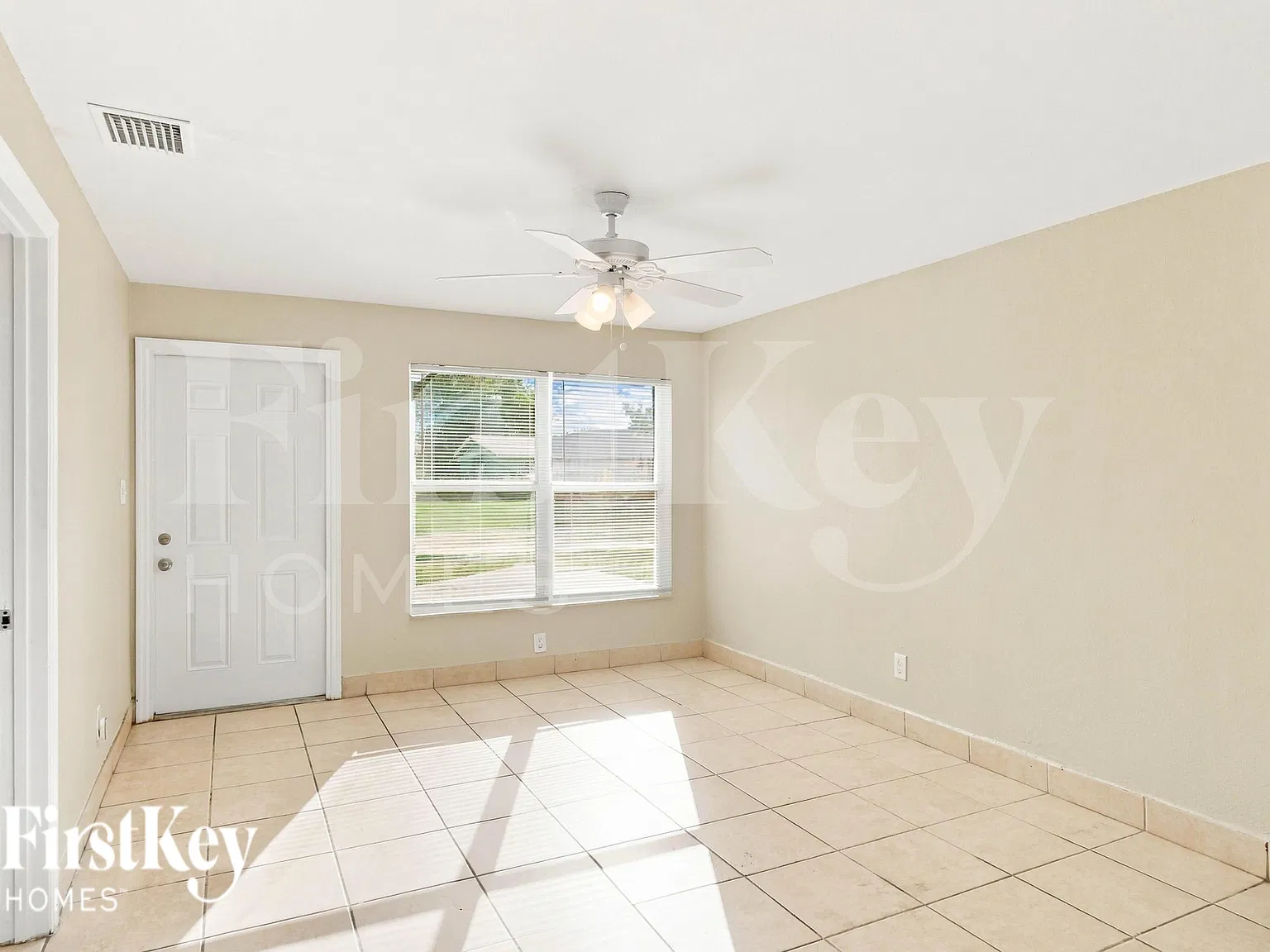 4 bed, 2.0 bath, 1414 sqft, $2,925 — Photo 2