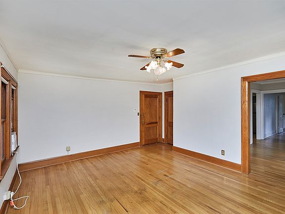2nd image of 3936 University Ave APT 4