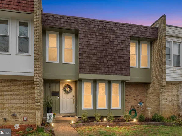 237 Roanoke Dr SE, Leesburg, VA 20175