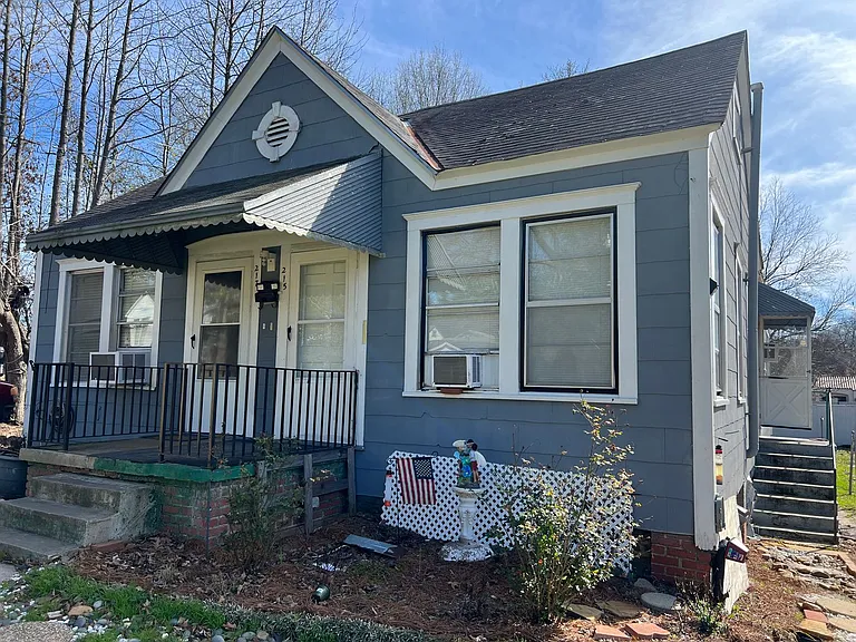 215 E Rutherford St — Photo 1
