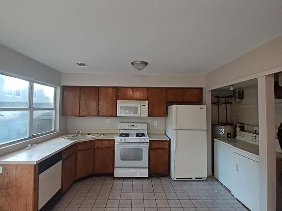 3rd image of 329 Woodlake Manor Dr