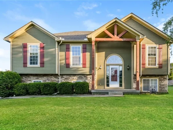 1901 Curtis Dr, Greenwood, MO 64034