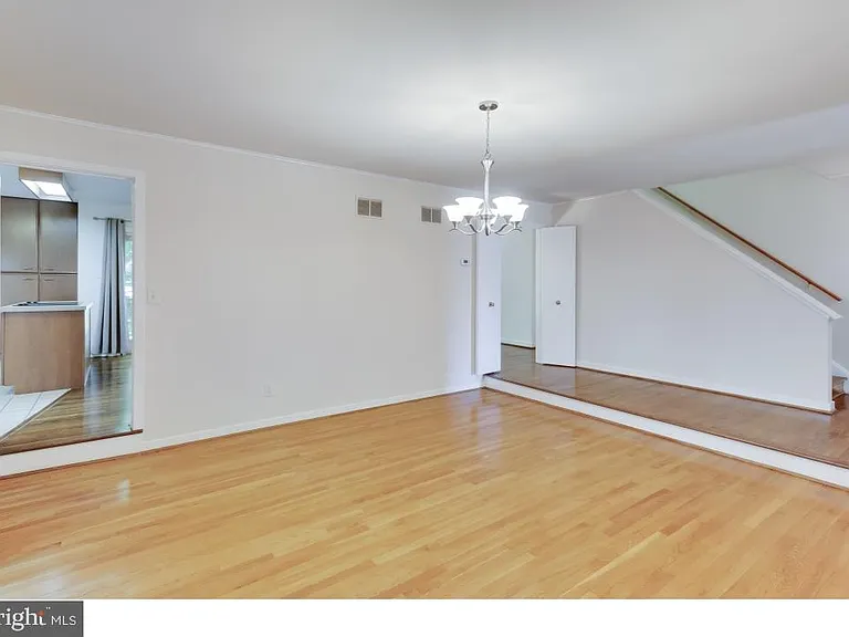 7220 Vistas Ln — Photo 8