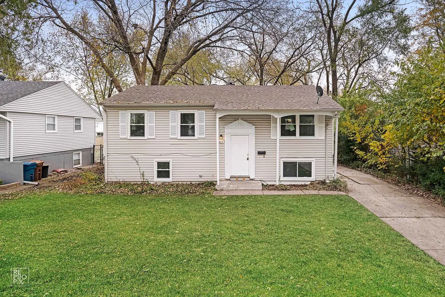 1667 Ardmore Ave photo 1