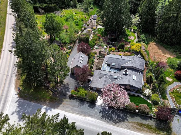 697 Crestwood Rd, Nanaimo, BC V0R 1X4