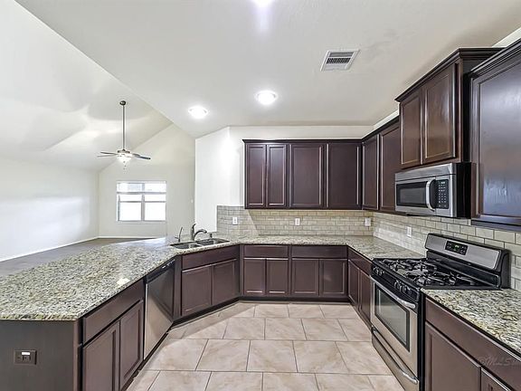 4th image of 23611 Legano Dr