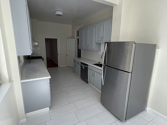 5th image of 929 Union St