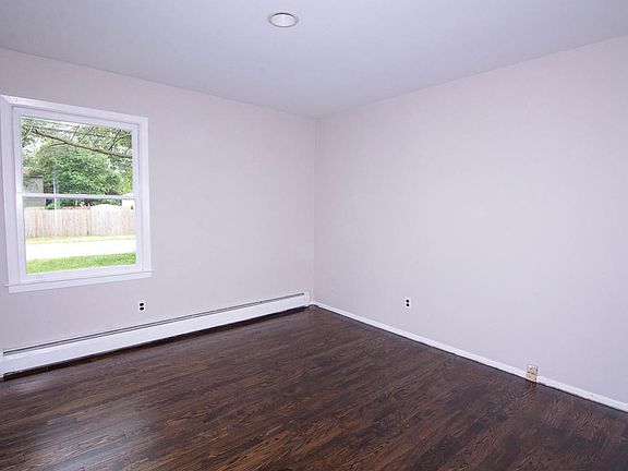 3rd image of 1109 12th Ave