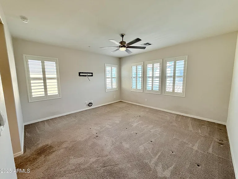 2366 W Gloria Ln — Photo 35