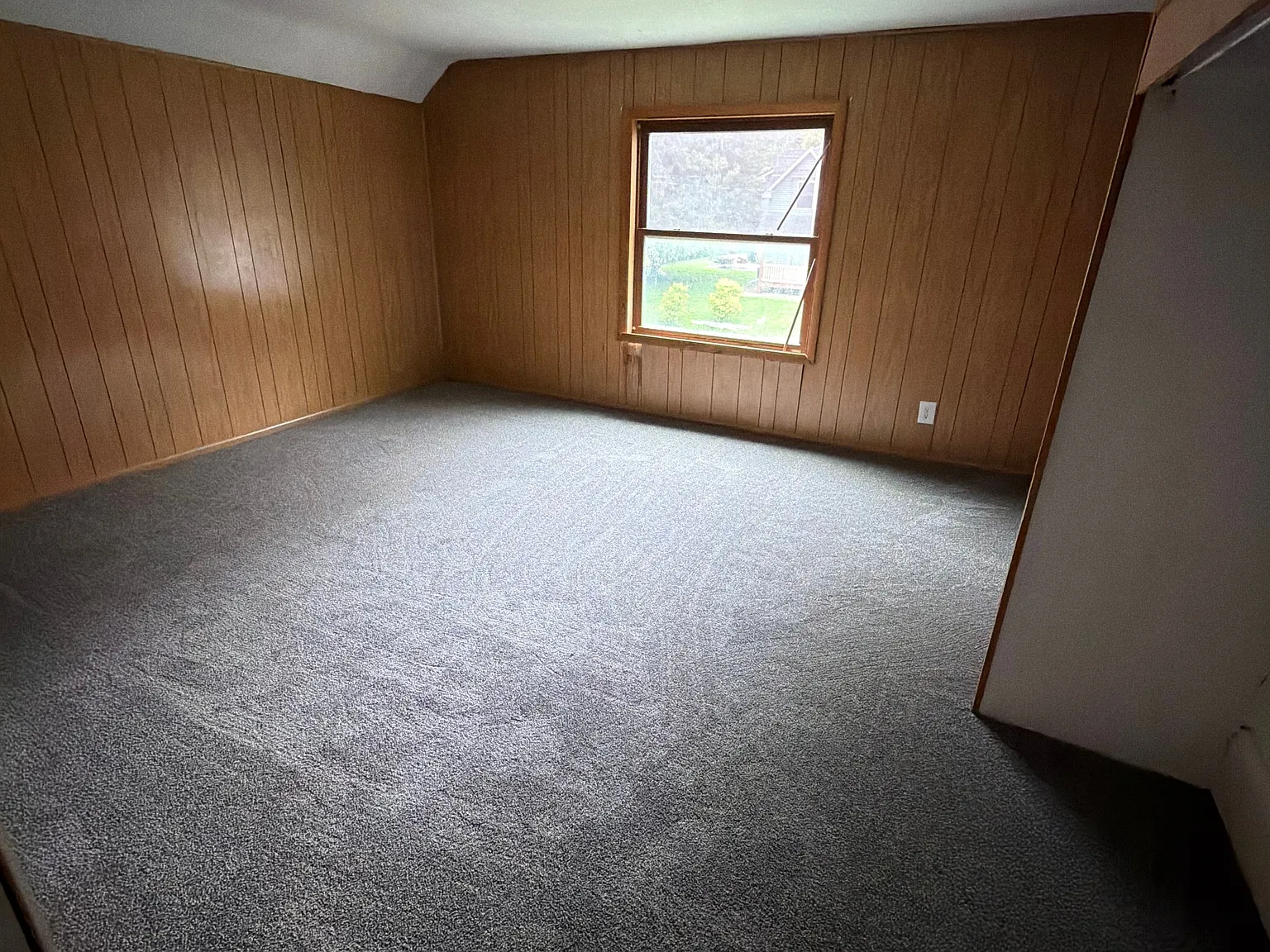4 bed, 2.0 bath, 1800 sqft, $1,995 — Photo 3