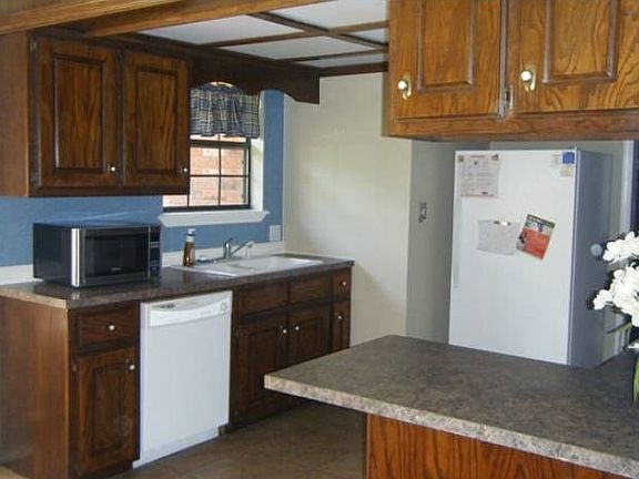 5th image of 251 Hidden Lake Dr