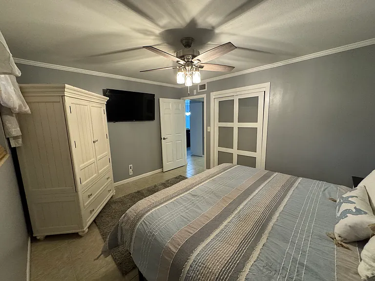 22 Comares Ave #2B — Photo 11