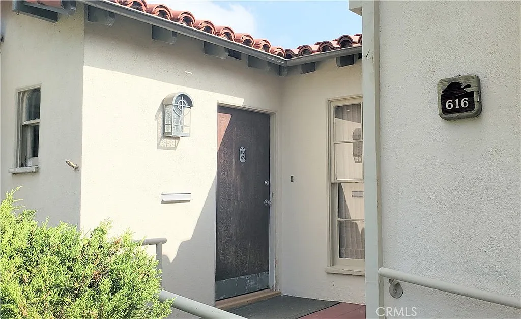 4 bed, 2800 sqft, $5,600 — Photo 2
