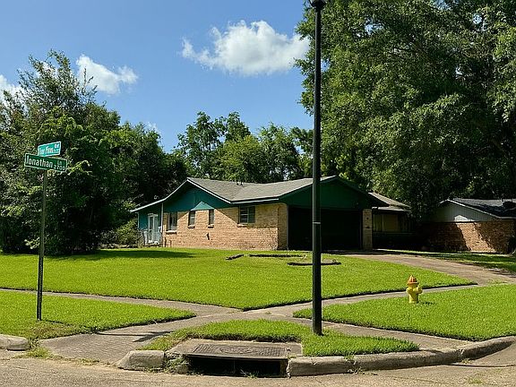 Corner lot view