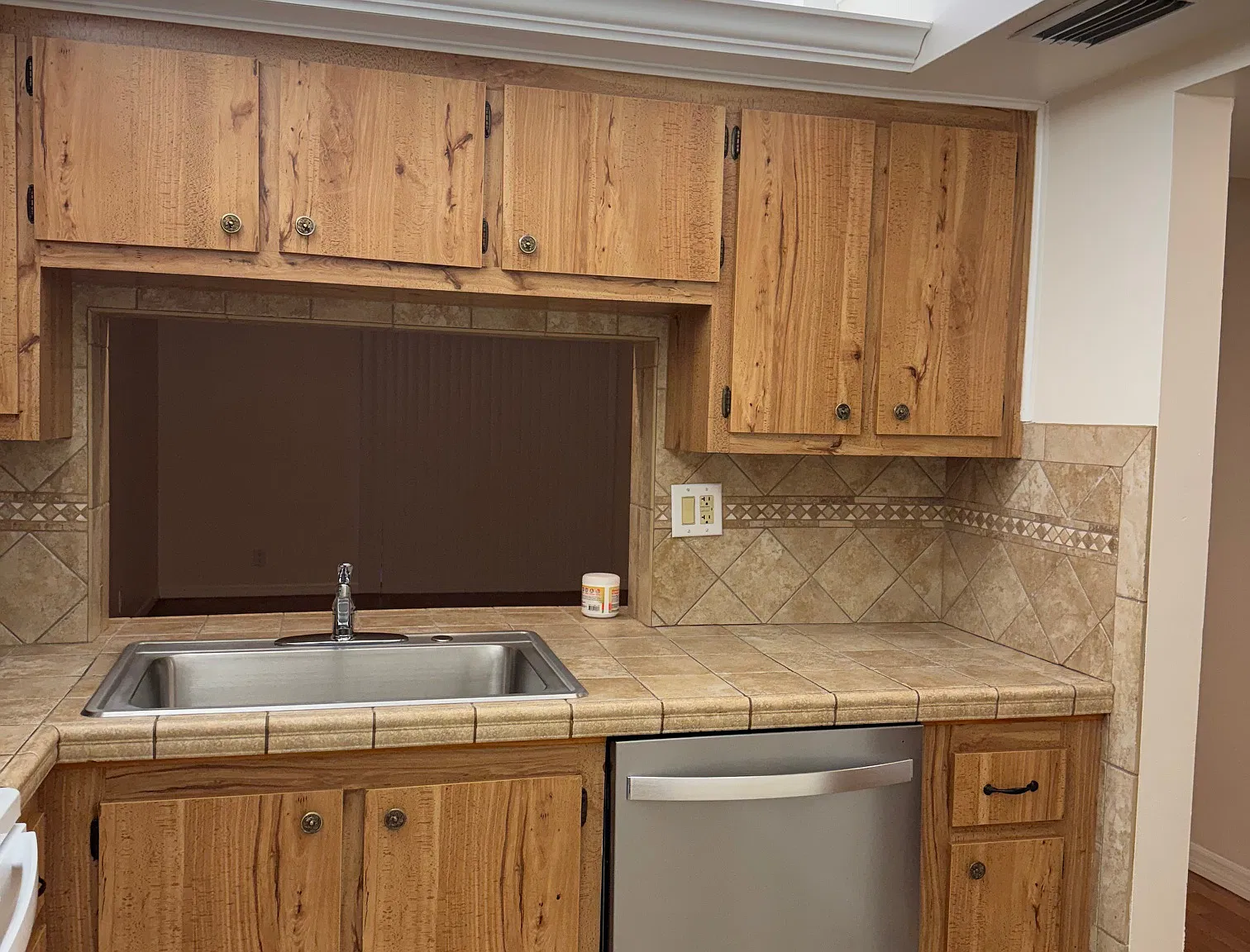 2 bed, 800 sqft, $2,100 — Photo 1