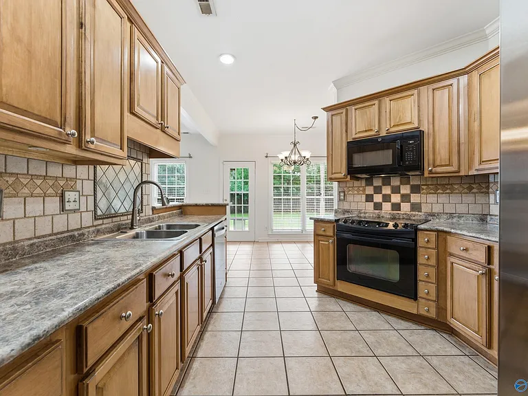 146 Paul Revere Dr — Photo 16