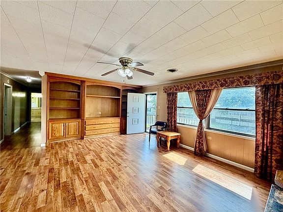 5th image of 206 Green Acres St