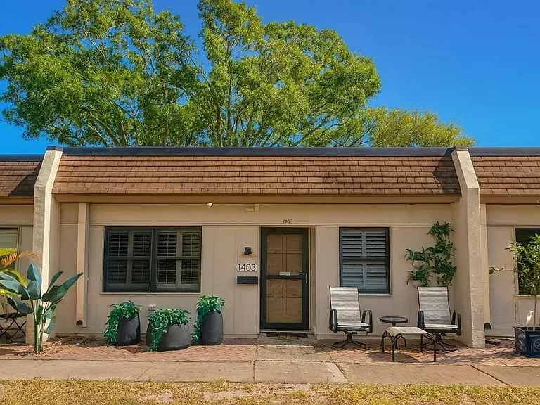 1403 Arrowhead Cir W #13-E — Photo 1