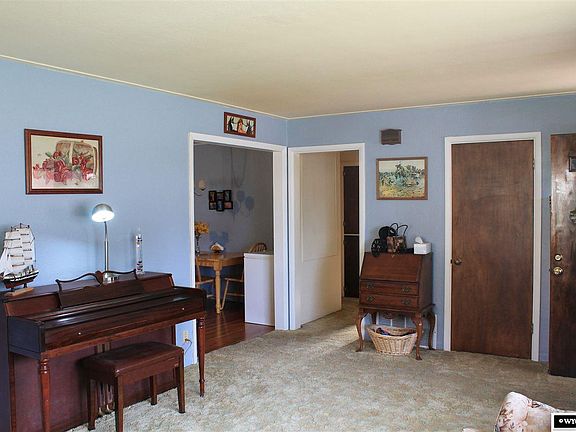 4th image of 910 W Fremont Ave