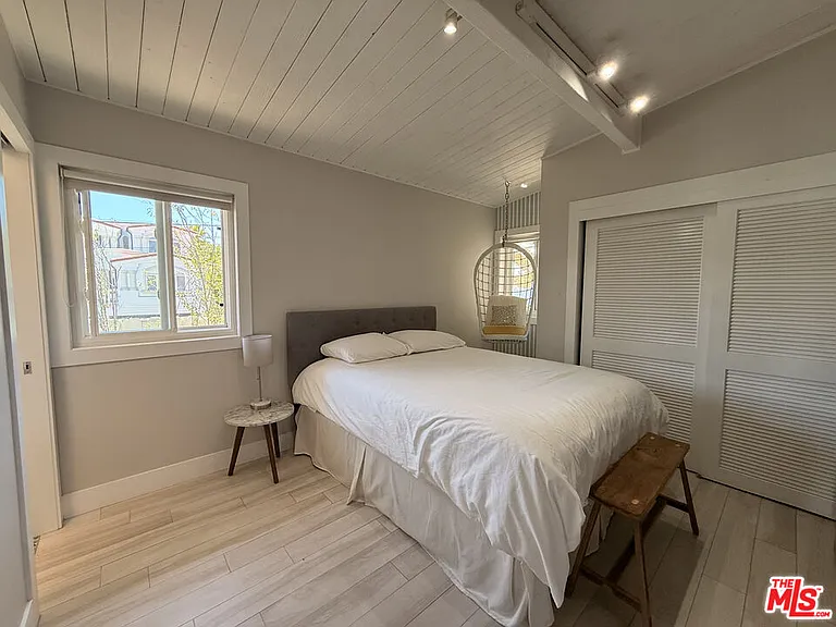 200 Larsson St — Photo 21