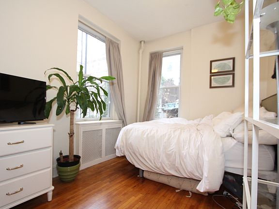 2nd image of 315 W 14th St APT 2F