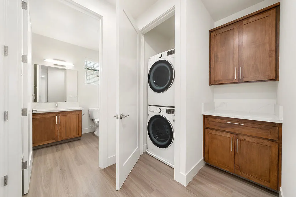 2 bed, 815 sqft, $2,600 — Photo 3