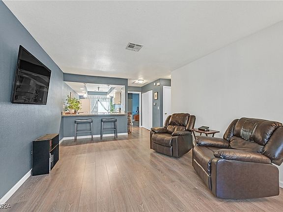 4th image of 216 Bruce St Unit A