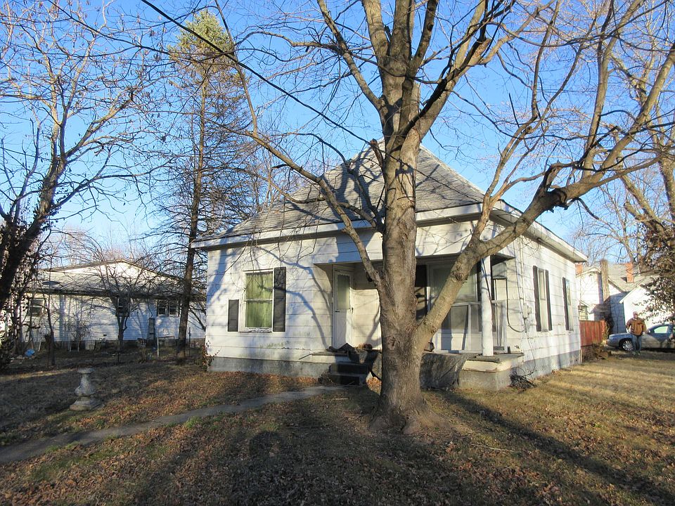2nd image of 118 S 6th St