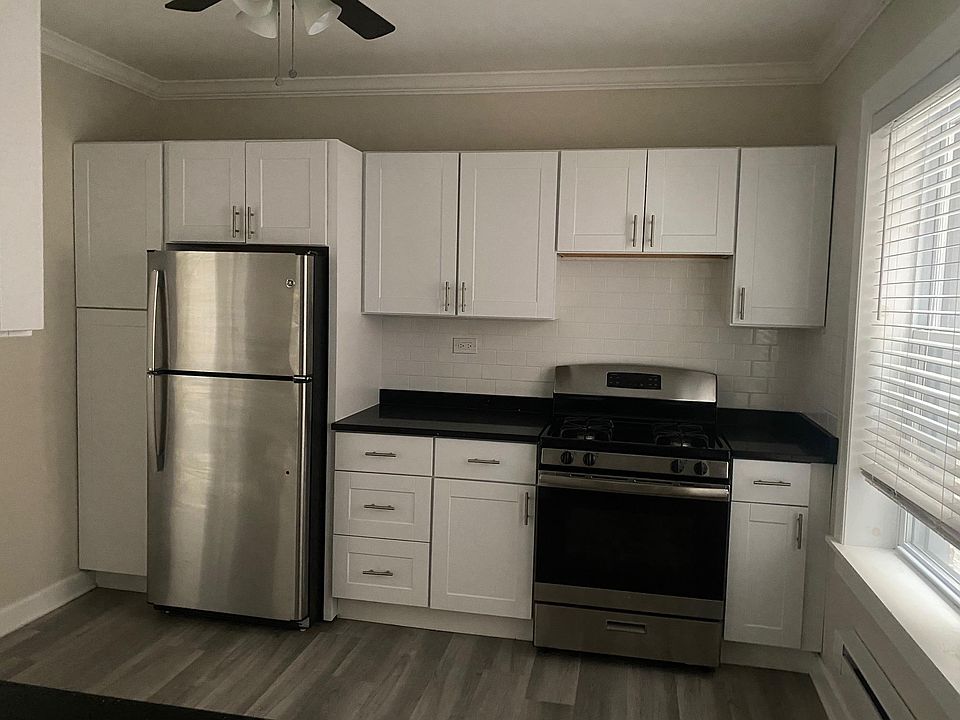 1st image of 839.5 W Cornelia Ave #1S