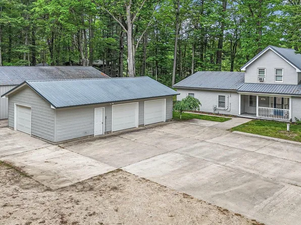 6836 Aarwood Trl NW, Rapid City, MI 49676