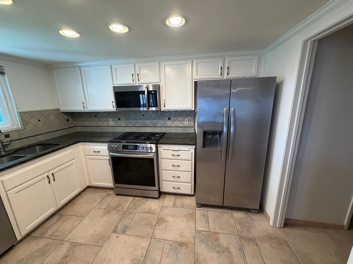 Spacious 4-Bedroom Home with Huge Yard & Sun Room 204 Ruby Ln, Nipomo, CA 93444 — Photo 4