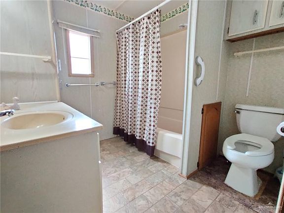 5th image of 402 Diana Dr